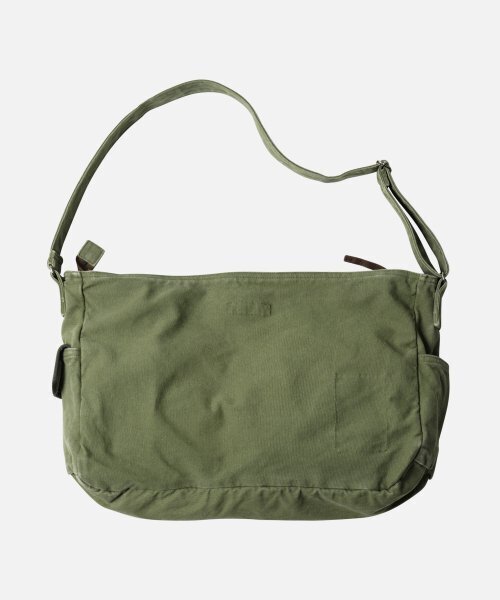 FRIZMWORKS（フリズムワークス）の「HEAVY CANVAS SHOULDER BAG _ OLIVE（ショルダーバッグ・レディース・その他・ONE SIZE）」の2枚目の写真