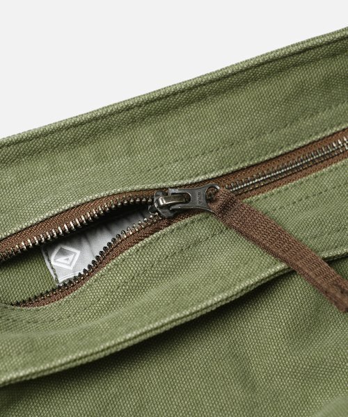 FRIZMWORKS（フリズムワークス）の「HEAVY CANVAS SHOULDER BAG _ OLIVE（ショルダーバッグ・レディース・その他・ONE SIZE）」の3枚目の写真