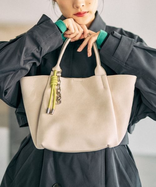 LEPSIM（レプシィム）の「【500mlペットボトルも入る】ポーチ付き3WAYトート　638744（トートバッグ・レディース・ガンメタ/ホワイト/ピンク/ブラック・ONE SIZE）」の2枚目の写真