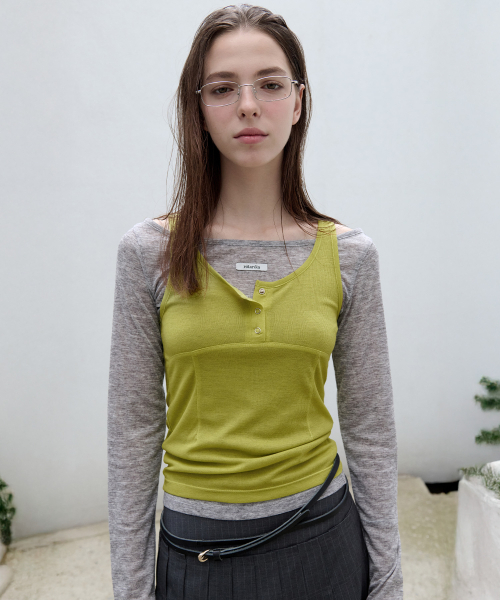 ROLAROLA(ロラロラ)の「SLEEVELESS LAYERED T-SHIRT SET GY+OL(Tシャツ/カットソー・レディース・その他・S/M)」の2枚目の写真