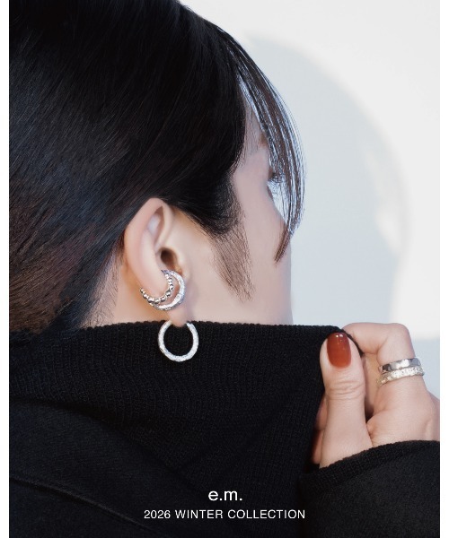 e.m.（イーエム）の「スターダストフープピアス(M)/シルバー/レディース/メンズ/2026WinterCollection（ピアス（片耳用）・レディース・シルバー・FREE）」の5枚目の写真