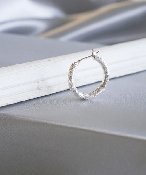 e.m.（イーエム）の「スターダストフープピアス(M)/シルバー/レディース/メンズ/2026WinterCollection（ピアス（片耳用）・レディース・シルバー・FREE）」の9枚目の写真