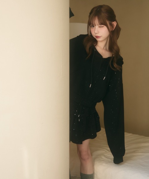 TITTY&CO.(ティティーアンドコー)の「ロゴラインストーン付きスウェットセットアップ(セットアップ・レディース・グレー/ブラック・FREE)」の18枚目の写真