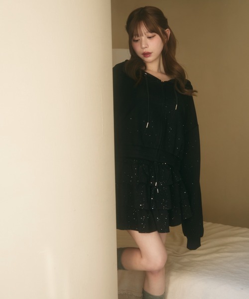 TITTY&CO.(ティティーアンドコー)の「ロゴラインストーン付きスウェットセットアップ(セットアップ・レディース・グレー/ブラック・FREE)」の8枚目の写真