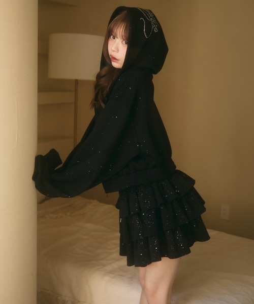 TITTY&CO.(ティティーアンドコー)の「ロゴラインストーン付きスウェットセットアップ(セットアップ・レディース・グレー/ブラック・FREE)」の3枚目の写真