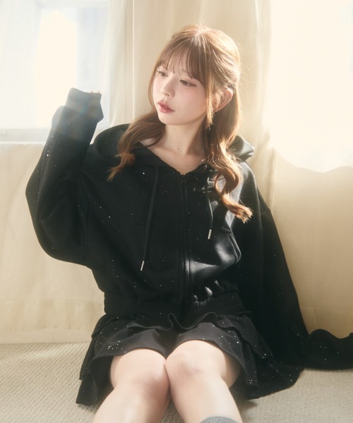 TITTY&CO.(ティティーアンドコー)の「ロゴラインストーン付きスウェットセットアップ(セットアップ・レディース・グレー/ブラック・FREE)」の5枚目の写真