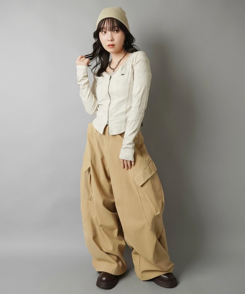 SPINNS（スピンズ）の「レイヤード風長袖ジップカットソー/ムラ染め風（Tシャツ/カットソー・レディース・チャコール/オフホワイト・ONESIZE）」の10枚目の写真