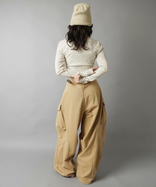 SPINNS（スピンズ）の「レイヤード風長袖ジップカットソー/ムラ染め風（Tシャツ/カットソー・レディース・チャコール/オフホワイト・ONESIZE）」の12枚目の写真