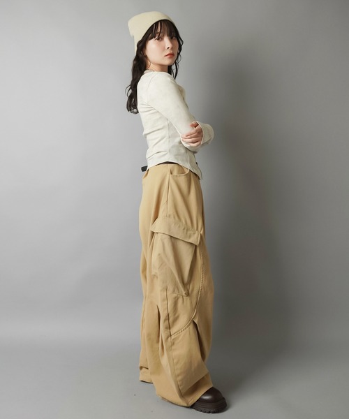 SPINNS（スピンズ）の「レイヤード風長袖ジップカットソー/ムラ染め風（Tシャツ/カットソー・レディース・チャコール/オフホワイト・ONESIZE）」の13枚目の写真