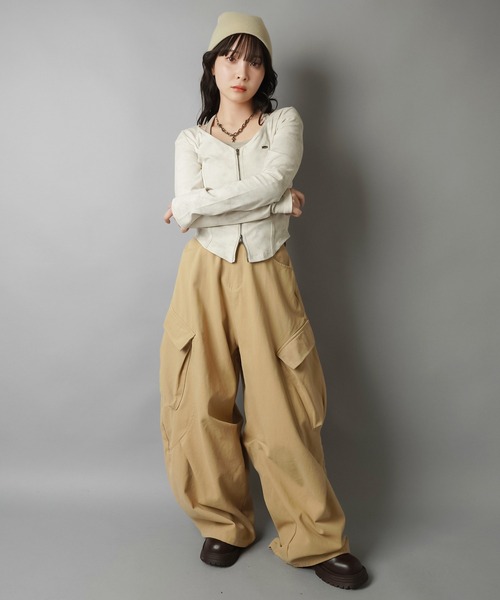 SPINNS（スピンズ）の「レイヤード風長袖ジップカットソー/ムラ染め風（Tシャツ/カットソー・レディース・チャコール/オフホワイト・ONESIZE）」の14枚目の写真