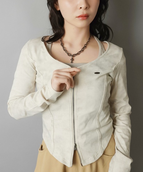 SPINNS（スピンズ）の「レイヤード風長袖ジップカットソー/ムラ染め風（Tシャツ/カットソー・レディース・チャコール/オフホワイト・ONESIZE）」の8枚目の写真