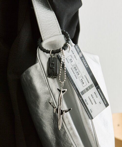 ear PAPILLONNER(イアパピヨネ)の「ボーディングパスストラップ/チャーム(チャーム・レディース・ブラック/ブルー系その他・FREE)」の11枚目の写真