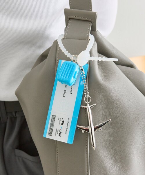 ear PAPILLONNER(イアパピヨネ)の「ボーディングパスストラップ/チャーム(チャーム・レディース・ブラック/ブルー系その他・FREE)」の14枚目の写真