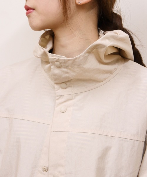 ORCIVAL(オーシバル)の「ORCIVAL/オーシバル フーデッドライトアウター HOODED LIGHT OUTER OR-A0778 NCK(ナイロンジャケット・レディース・ベージュ/ブルーグレー・1)」の3枚目の写真