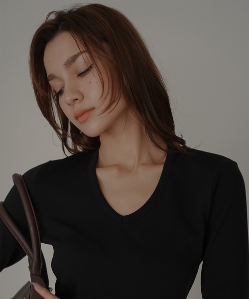 KINO THE KEI(キノザケイ)の「レディ Vネック フライス カットソー プルオーバー KINO THE KEI(Tシャツ/カットソー・レディース・グレイッシュベージュ/ホワイト/ブラック・フリー)」の13枚目の写真