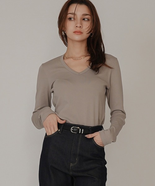 KINO THE KEI(キノザケイ)の「レディ Vネック フライス カットソー プルオーバー KINO THE KEI(Tシャツ/カットソー・レディース・グレイッシュベージュ/ホワイト/ブラック・フリー)」の6枚目の写真