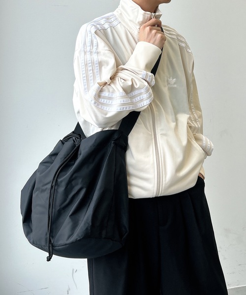 UNDERSTATEMENTs(アンダーステイトメント)の「【ユニセックス】ビッグ巾着ショルダーバッグ(ショルダーバッグ・メンズ・ブラック・FREE)」の10枚目の写真