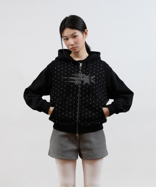 NICE GHOST CLUB(ナイスゴーストクラブ)の「DOT 3STAR RAGLAN CROP HOODIE ZIP UP_BLACK(NG2GSUM493A)(パーカー・レディース・ブラック・SMALL/MEDIUM)」の1枚目の写真