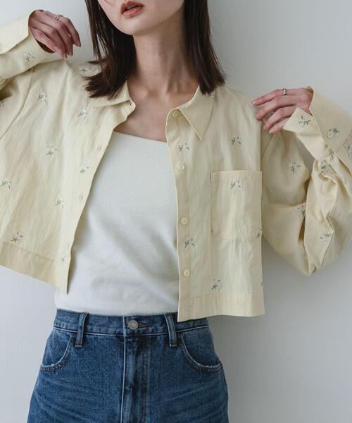 SENSE OF PLACE by URBAN RESEARCH(センスオブプレイスバイアーバンリサーチ)の「フラワーエンブロイダリークロップドシャツ(シャツ/ブラウス・レディース・ホワイト系その他/ベージュ/ブラック系その他・ONE)」の11枚目の写真