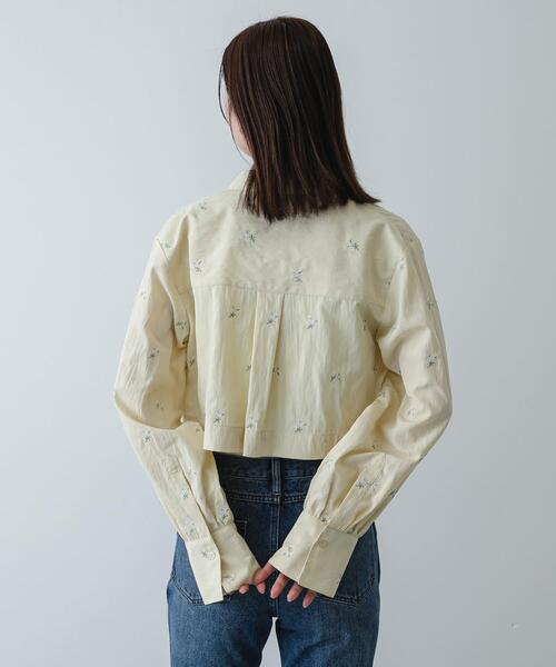 SENSE OF PLACE by URBAN RESEARCH(センスオブプレイスバイアーバンリサーチ)の「フラワーエンブロイダリークロップドシャツ(シャツ/ブラウス・レディース・ホワイト系その他/ベージュ/ブラック系その他・ONE)」の12枚目の写真