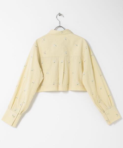 SENSE OF PLACE by URBAN RESEARCH(センスオブプレイスバイアーバンリサーチ)の「フラワーエンブロイダリークロップドシャツ(シャツ/ブラウス・レディース・ホワイト系その他/ベージュ/ブラック系その他・ONE)」の17枚目の写真