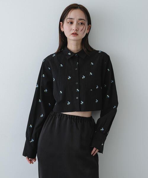 SENSE OF PLACE by URBAN RESEARCH(センスオブプレイスバイアーバンリサーチ)の「フラワーエンブロイダリークロップドシャツ(シャツ/ブラウス・レディース・ホワイト系その他/ベージュ/ブラック系その他・ONE)」の21枚目の写真