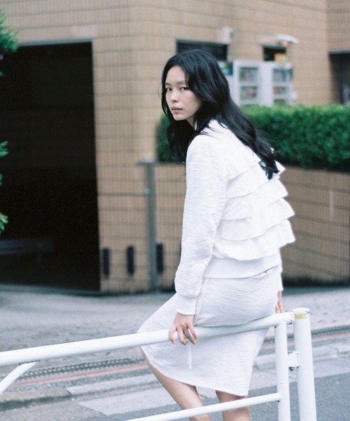 KOWGA(コウガ)の「ZEBRA FRILL MA1 JKT(ブルゾン・レディース・ホワイト・FREE)」の5枚目の写真