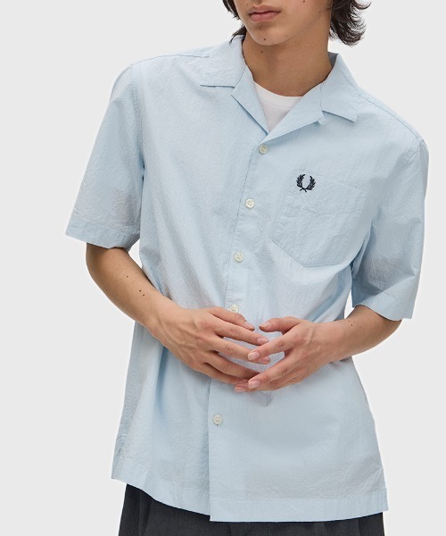FRED PERRY（フレッドペリー）の「先行予約受付中／Seersucker Revere Collar Shirt／シアサッカーオープンカラーシャツ（シャツ/ブラウス・メンズ・グレー/ネイビー/ベージュ/ライトブルー・L/M/S）」の3枚目の写真