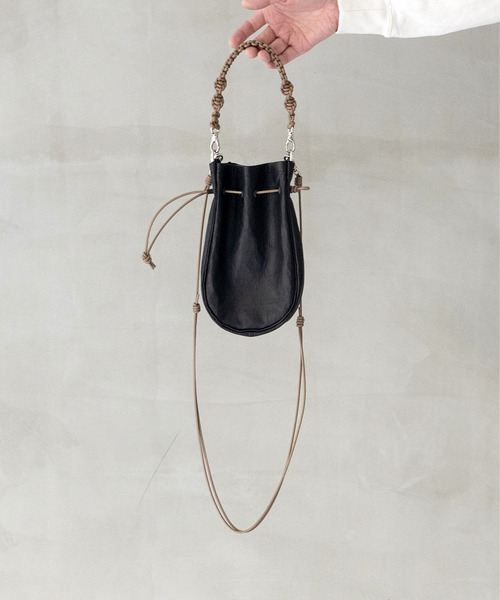 Senti(センティ)の「SENTI センティ / Dyneema Leather MEDICINE BAG M+HAND STRAP / ダイニーマレザー メディスンバッグ M+ハンドストラップ / 3040(ショルダーバッグ・メンズ・ブラック系その他/ブラック・FREE)」の1枚目の写真