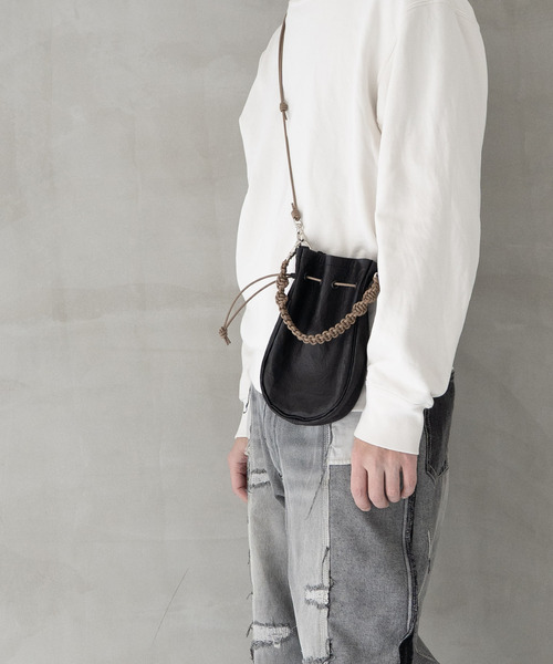 Senti(センティ)の「SENTI センティ / Dyneema Leather MEDICINE BAG M+HAND STRAP / ダイニーマレザー メディスンバッグ M+ハンドストラップ / 3040(ショルダーバッグ・メンズ・ブラック系その他/ブラック・FREE)」の3枚目の写真