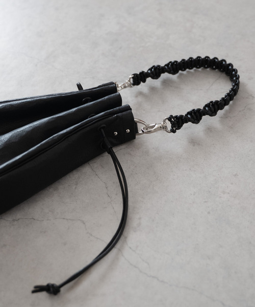 Senti(センティ)の「SENTI センティ / Dyneema Leather MEDICINE BAG M+HAND STRAP / ダイニーマレザー メディスンバッグ M+ハンドストラップ / 3040(ショルダーバッグ・メンズ・ブラック系その他/ブラック・FREE)」の9枚目の写真