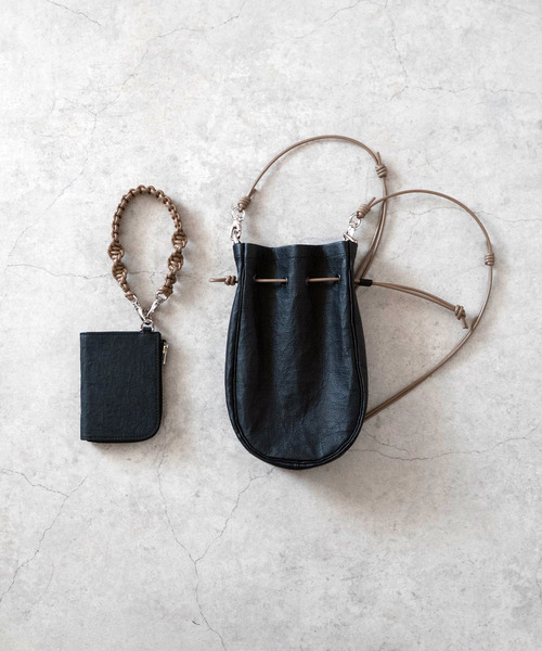 Senti(センティ)の「SENTI センティ / Dyneema Leather MEDICINE BAG M+HAND STRAP / ダイニーマレザー メディスンバッグ M+ハンドストラップ / 3040(ショルダーバッグ・メンズ・ブラック系その他/ブラック・FREE)」の17枚目の写真