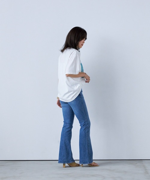 YANUK(ヤヌーク)の「ブーツカット"SHANNY"(デニムパンツ・レディース・ライトブルー・27inch/26inch/25inch/24inch/23inch/22inch/21inch)」の2枚目の写真