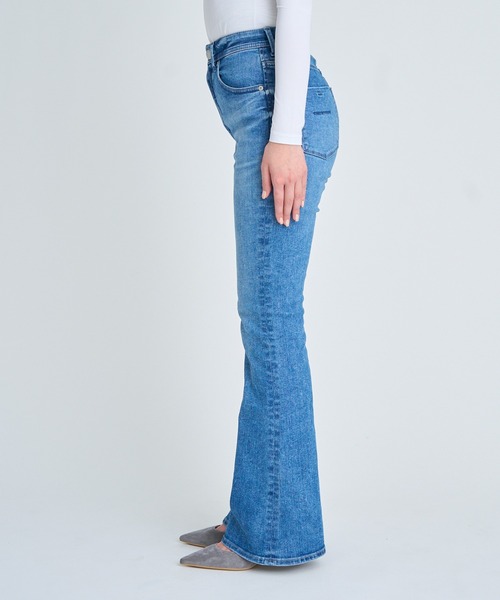 YANUK(ヤヌーク)の「ブーツカット"SHANNY"(デニムパンツ・レディース・ライトブルー・27inch/26inch/25inch/24inch/23inch/22inch/21inch)」の5枚目の写真