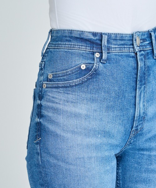 YANUK(ヤヌーク)の「ブーツカット"SHANNY"(デニムパンツ・レディース・ライトブルー・27inch/26inch/25inch/24inch/23inch/22inch/21inch)」の8枚目の写真