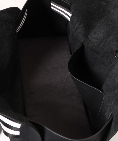 Scrap Book（スクラップブック）の「【atneK】ラインベルトトートバッグ（トートバッグ・レディース・ブラック・FREE）」の4枚目の写真