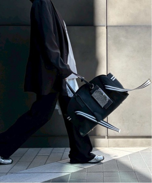 Scrap Book（スクラップブック）の「【atneK】ラインベルトトートバッグ（トートバッグ・レディース・ブラック・FREE）」の6枚目の写真