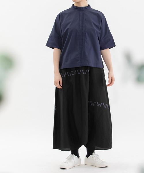nop de nod(ノップドゥノッド)の「USコットン後ろボーカラー布帛Tシャツ(Tシャツ/カットソー・レディース・ブラック/ネイビー/オフホワイト/レッド・3)」の9枚目の写真