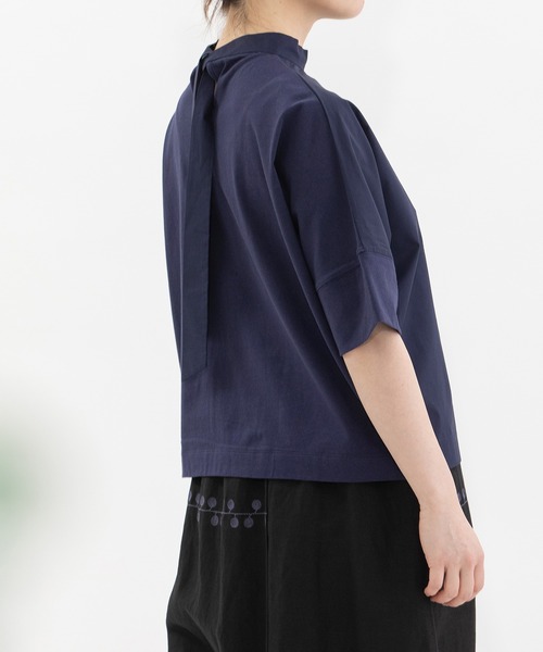nop de nod(ノップドゥノッド)の「USコットン後ろボーカラー布帛Tシャツ(Tシャツ/カットソー・レディース・ブラック/ネイビー/オフホワイト/レッド・3)」の12枚目の写真