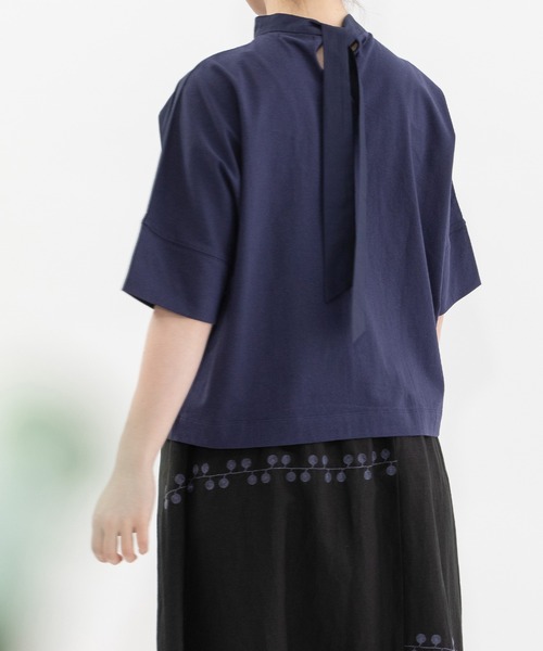 nop de nod(ノップドゥノッド)の「USコットン後ろボーカラー布帛Tシャツ(Tシャツ/カットソー・レディース・ブラック/ネイビー/オフホワイト/レッド・3)」の13枚目の写真
