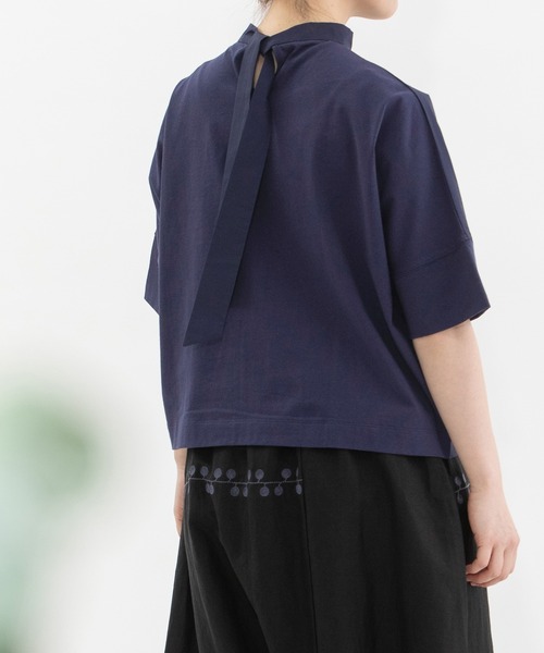 nop de nod(ノップドゥノッド)の「USコットン後ろボーカラー布帛Tシャツ(Tシャツ/カットソー・レディース・ブラック/ネイビー/オフホワイト/レッド・3)」の14枚目の写真