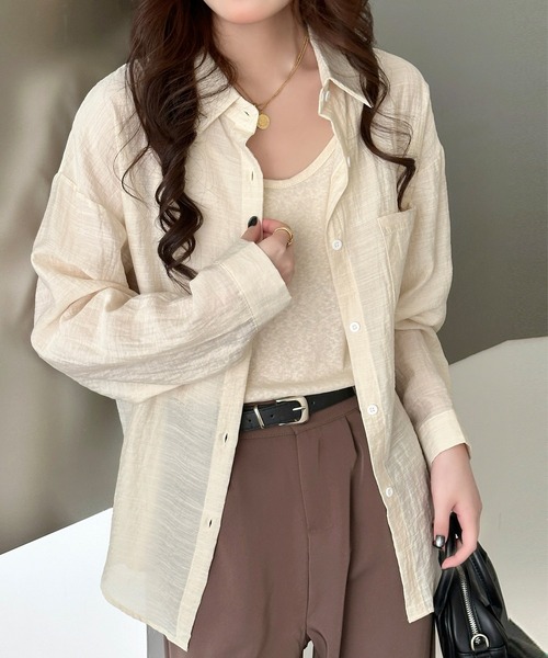 DAY CLOSET（デイ クローゼット）の「【セットアップ】ふわっと透け感まとう。長袖シースルーラウンドヘムシャツ+キャミソール 2点セットレディース（Tシャツ/カットソー・レディース・ホワイト/ブラック/アイボリー/グレー/ブルー・FREE）」の2枚目の写真