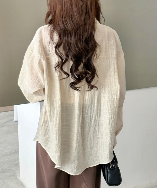 DAY CLOSET（デイ クローゼット）の「【セットアップ】ふわっと透け感まとう。長袖シースルーラウンドヘムシャツ+キャミソール 2点セットレディース（Tシャツ/カットソー・レディース・ホワイト/ブラック/アイボリー/グレー/ブルー・FREE）」の15枚目の写真