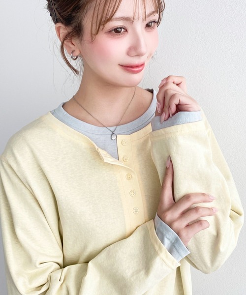 moment+(モーメントプラス)の「ヘンリーネックレイヤードロングTシャツ(ヘンリーネックロンT+ロンT2枚セット)(Tシャツ/カットソー・レディース・レッド/ピンク/オフホワイト/杢グレー/イエロー/ブラック・M)」の21枚目の写真
