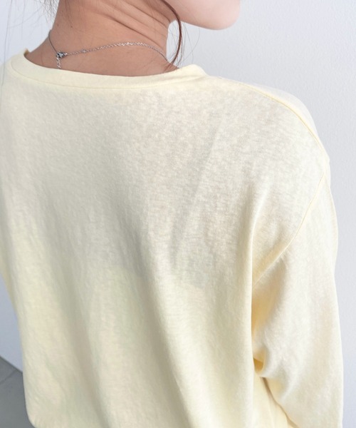 moment+(モーメントプラス)の「ヘンリーネックレイヤードロングTシャツ(ヘンリーネックロンT+ロンT2枚セット)(Tシャツ/カットソー・レディース・レッド/ピンク/オフホワイト/杢グレー/イエロー/ブラック・M)」の20枚目の写真