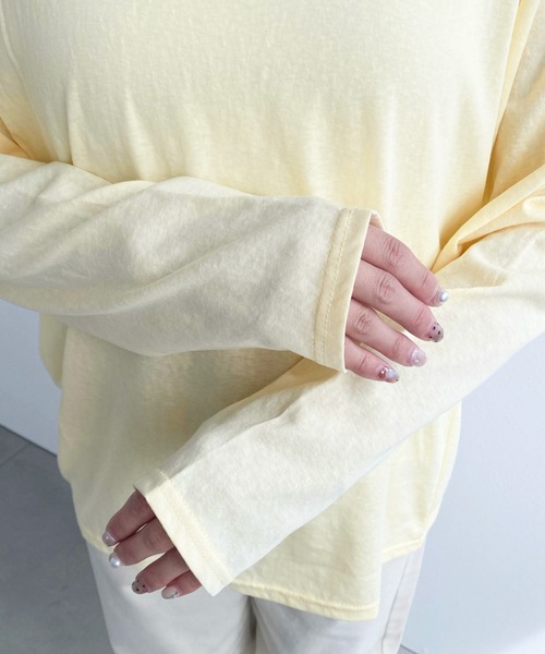 moment+(モーメントプラス)の「ヘンリーネックレイヤードロングTシャツ(ヘンリーネックロンT+ロンT2枚セット)(Tシャツ/カットソー・レディース・レッド/ピンク/オフホワイト/杢グレー/イエロー/ブラック・M)」の18枚目の写真