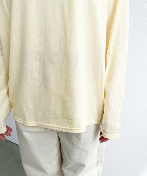 moment+(モーメントプラス)の「ヘンリーネックレイヤードロングTシャツ(ヘンリーネックロンT+ロンT2枚セット)(Tシャツ/カットソー・レディース・レッド/ピンク/オフホワイト/杢グレー/イエロー/ブラック・M)」の19枚目の写真