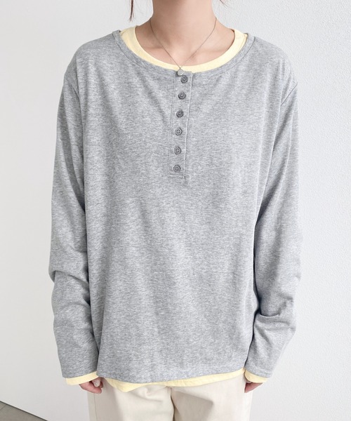 moment+(モーメントプラス)の「ヘンリーネックレイヤードロングTシャツ(ヘンリーネックロンT+ロンT2枚セット)(Tシャツ/カットソー・レディース・レッド/ピンク/オフホワイト/杢グレー/イエロー/ブラック・M)」の10枚目の写真