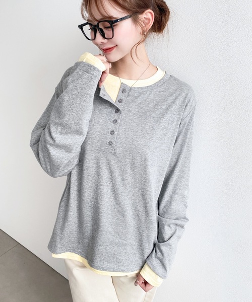 moment+(モーメントプラス)の「ヘンリーネックレイヤードロングTシャツ(ヘンリーネックロンT+ロンT2枚セット)(Tシャツ/カットソー・レディース・レッド/ピンク/オフホワイト/杢グレー/イエロー/ブラック・M)」の9枚目の写真