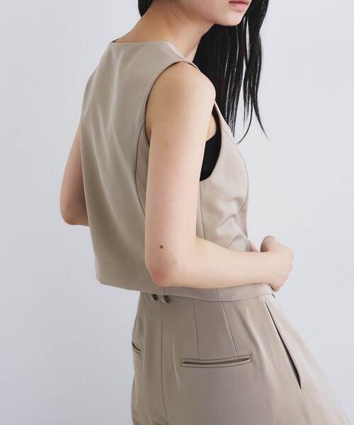 CODE A（コードエー）の「front hook short vest（ベスト・レディース・ブラック/ベージュ・00）」の4枚目の写真